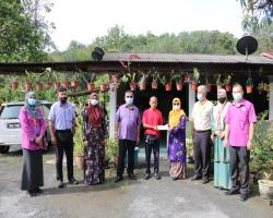 SUMBANGAN BANTUAN KEPADA PEGAWAI DAN KAKITANGAN MBS YANG TERLIBAT BANJIR 