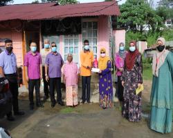 SUMBANGAN BANTUAN KEPADA PEGAWAI DAN KAKITANGAN MBS YANG TERLIBAT BANJIR 