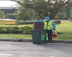 KERJA-KERJA PEMBERSIHAN JALAN JKR