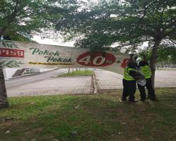 KERJA-KERJA MENURUNKAN POSTER, BUNTING, BANNER HARAM & TAMAT TEMPOH 