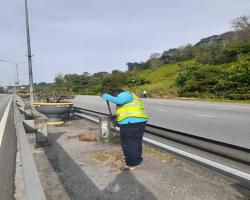 KERJA-KERJA PEMBERSIHAN JALAN JKR