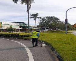 KERJA-KERJA PEMBERSIHAN JALAN JKR