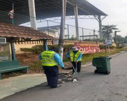 KERJA-KERJA PEMBERSIHAN JALAN JKR
