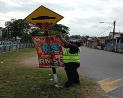 KERJA-KERJA MENURUNKAN POSTER, BUNTING, BANNER HARAM & TAMAT TEMPOH