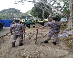 OPERASI MEROBOHKAN BINAAN & GERAI TINGGAL 