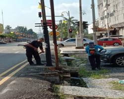 KERJA-KERJA PEMBERSIHAN JALAN JKR