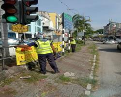 KERJA-KERJA MENURUNKAN POSTER, BUNTING, BANNER HARAM & TAMAT TEMPOH
