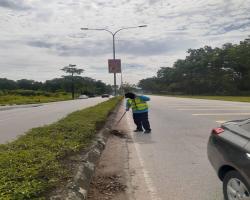 KERJA-KERJA PEMBERSIHAN JALAN JKR
