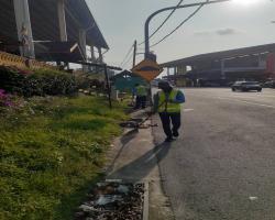 KERJA-KERJA PEMBERSIHAN JALAN JKR