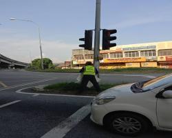 KERJA-KERJA MENURUNKAN POSTER, BUNTING, BANNER HARAM & TAMAT TEMPOH