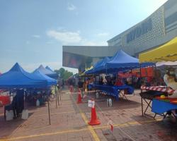TAPAK BAZAAR PARKIR MYDIN SENAWANG.