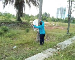  KERJA-KERJA MEMBUKA PAPAN IKLAN BUNTING BANNER HARAM