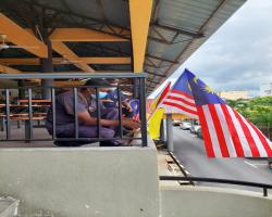 KERJA-KERJA PEMASANGAN BENDERA