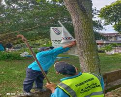 KERJA-KERJA MEMBUKA PAPAN IKLANBUNTINGBANNER HARAM