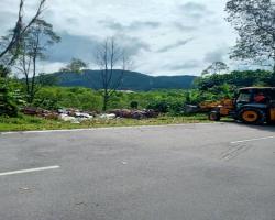PEMANTAUAN KERJA-KERJA PEMBERSIHAN TEMPAT PEMBUANGAN SAMPAH HARAM LONGGOK