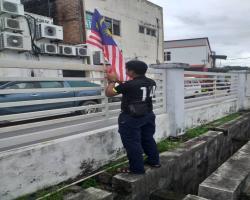 KERJA-KERJA PEMASANGAN BENDERA