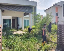 KERJA-KERJA PEMBERSIHAN SEMAK SAMUN/TANAH LOT KOSONG