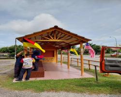 KERJA-KERJA PEMASANGAN BENDERA