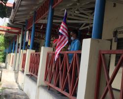 KERJA-KERJA PEMASANGAN BENDERA