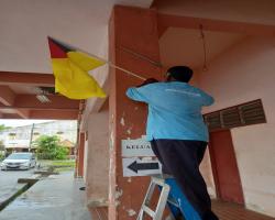 KERJA-KERJA PEMASANGAN BENDERA