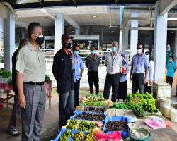 LAWATAN TURUN PADANG DATUK BANDAR DI PASAR BESAR RANTAU