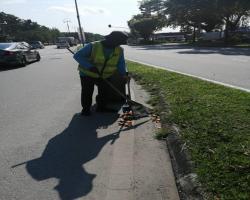KERJA-KERJA PEMBERSIHAN JALAN JKR 