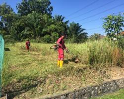 KERJA-KERJA PEMBERSIHAN SEMAK SAMUNTANAH LOT KOSONG