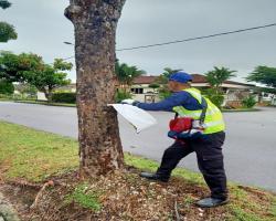  KERJA-KERJA MEMBUKA PAPAN IKLAN/BANTING/"BANNER" HARAM