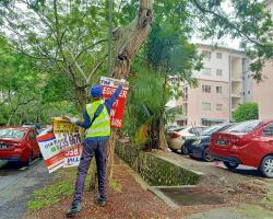  KERJA-KERJA MEMBUKA PAPAN IKLAN/BANTING/"BANNER" HARAM