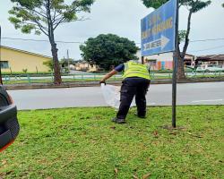  KERJA-KERJA MEMBUKA PAPAN IKLAN/BANTING/"BANNER" HARAM