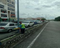 KERJA-KERJA MEMBUKA PAPAN IKLAN/BUNTING/BANNER HARAM 