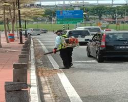 PEMBERSIHAN JALAN JKR