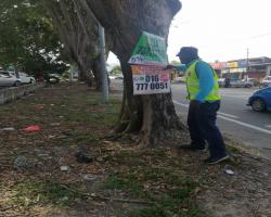 MEMBUKA PAPAN IKLAN/BUNTING/BANNER HARAM