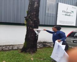 KERJA-KERJA MEMBUKA PAPAN IKLANBANTINGBANNER HARAM