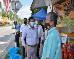 LAWATAN TURUN PADANG DATUK BANDAR BERKAITAN ISU PENIAGA / PENJAJA DUN PAROI