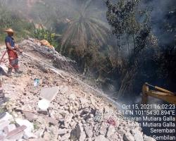 OPERASI PEMADAMAN KEBAKARAN SAMPAH HARAM