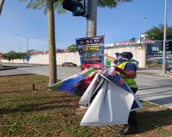 KERJA-KERJA MEMBUKA PAPAN IKLAN/BANTING/"BANNER" HARAM