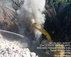 OPERASI PEMADAMAN KEBAKARAN SAMPAH HARAM