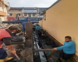 LONGKANG BERSEBELAHAN MASJID LAMA PEKAN NILAI