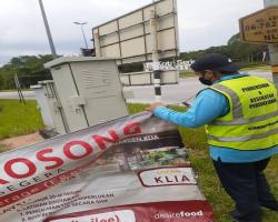 KERJA-KERJA MEMBUKA PAPAN IKLAN, BUNTING, BANNER HARAM