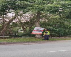 KERJA-KERJA MEMBUKA PAPAN IKLAN/BUNTING/BANNER HARAM 