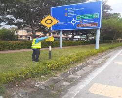 KERJA-KERJA MEMBUKA PAPAN IKLAN, BUNTING, BANNER HARAM