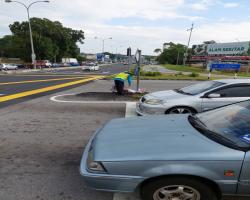 KERJA-KERJA MEMBUKA PAPAN IKLAN/BUNTING/BANNER HARAM 