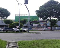 KERJA-KERJA MEMBUKA PAPAN IKLAN/BUNTING/BANNER HARAM 