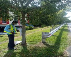  KERJA-KERJA MEMBUKA PAPAN IKLANBANTINGBANNER HARAM