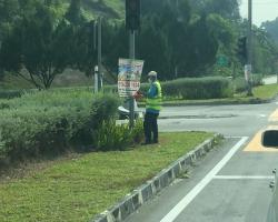  KERJA-KERJA MEMBUKA PAPAN IKLANBANTINGBANNER HARAM