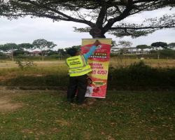  KERJA-KERJA MEMBUKA PAPAN IKLANBANTINGBANNER HARAM