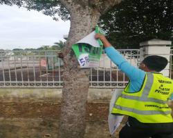  KERJA-KERJA MEMBUKA PAPAN IKLANBANTINGBANNER HARAM