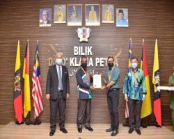 MAJLIS PENYAMPAIAN HADIAH PEMENANG DAN PENYERTAAN MENCIPTA LOGO EKSA MAJLIS BANDARAYA SEREMBAN