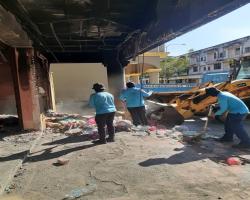 PEMBERSIHAN SAMPAH DI DALAM LOT KEDAI KOSONG 